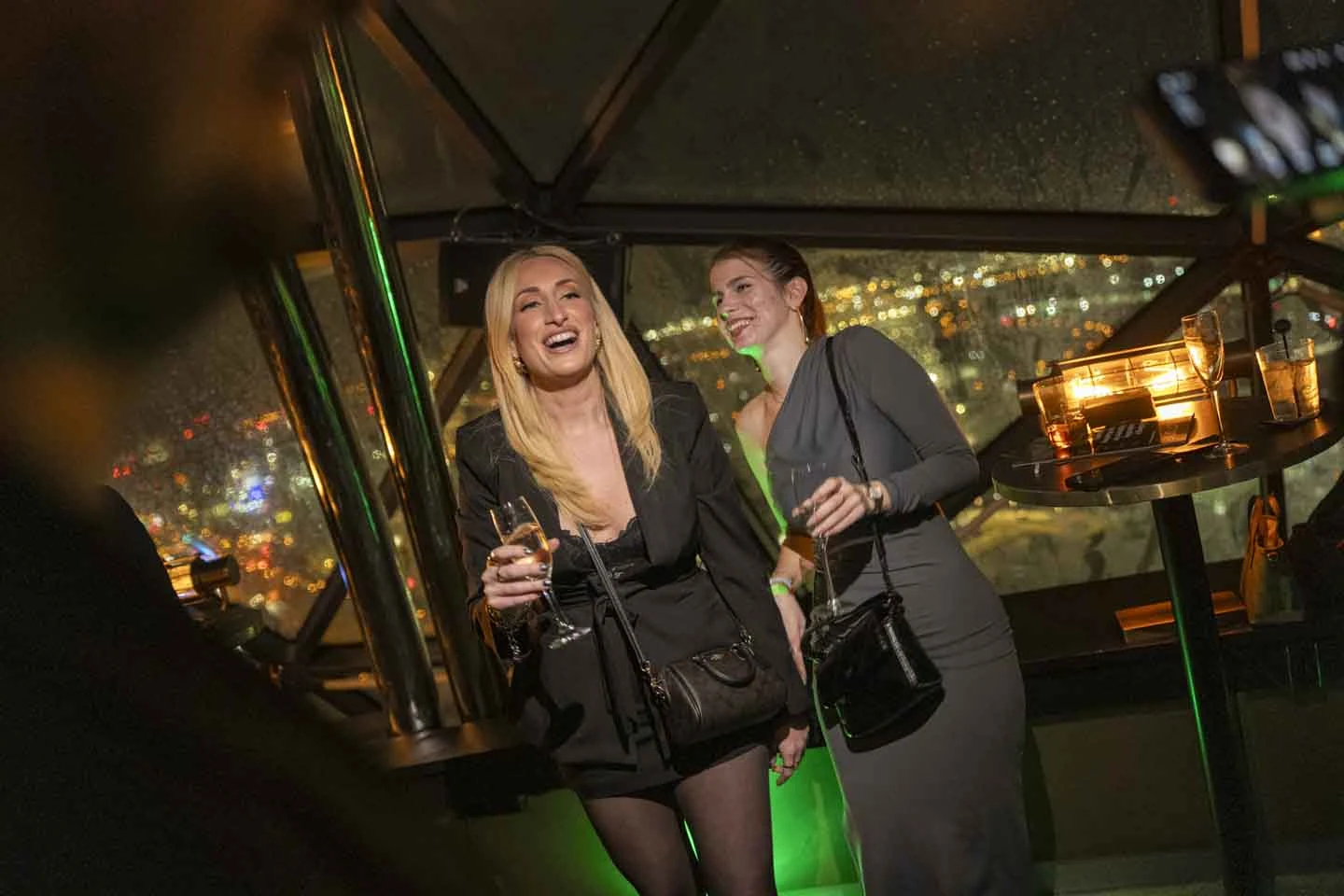 Two guests enjoying the Altitude evening at Skyfall Barcelona