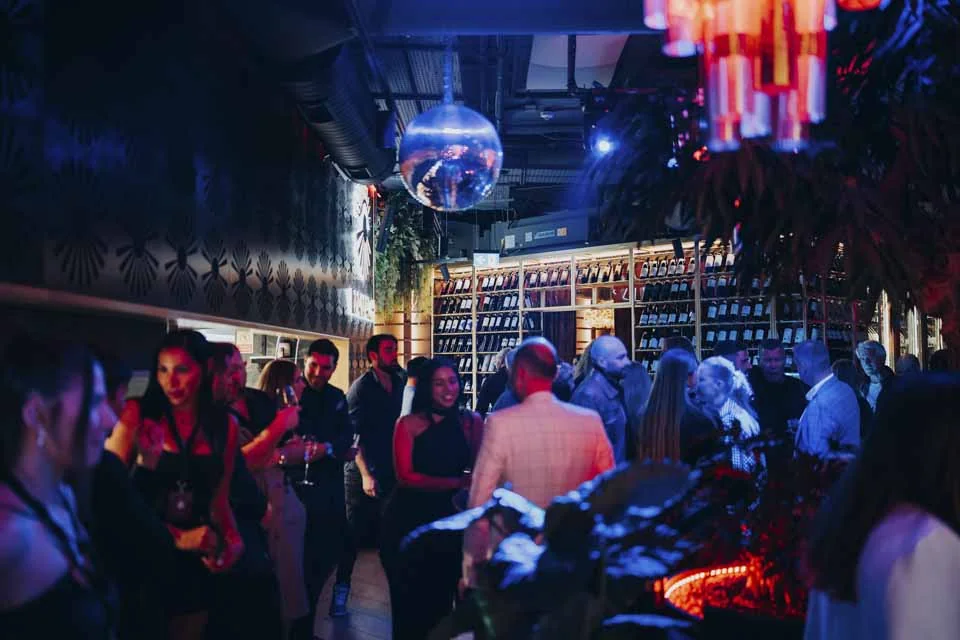 The DJ and crowd at Mamachi · Mamachi, St Julian’s