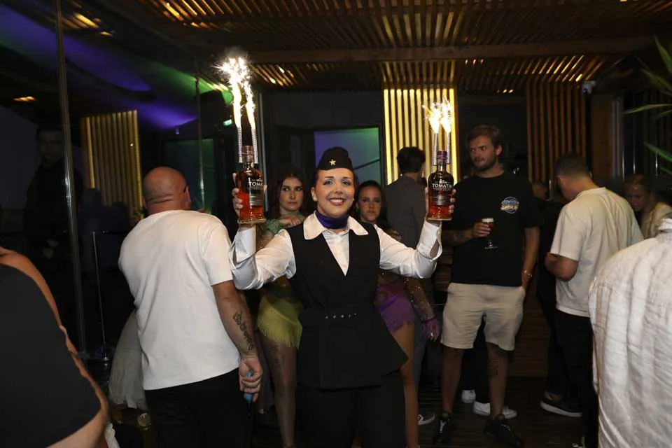 Hospitality and guests at Silk Club · A Lisbon evening