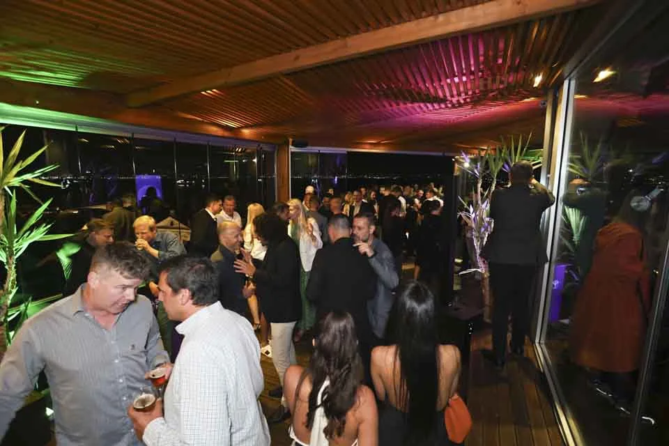 The Silk Club gathering · A Lisbon evening